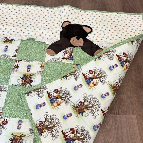 Winnie the Pooh Baby Quilt with Plush Bear Nursery Blanket 32.5” x 32.5” - Picture 11 of 11